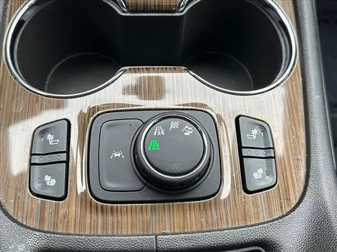 Certified 2023 GMC Acadia SLE w/ Driver Convenience Package AWD/4WD image 30