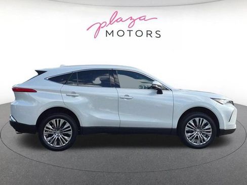 Used 2024 Toyota Venza XLE AWD/4WD image 4