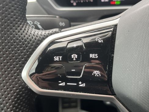 Used 2022 Volkswagen Tiguan SE R-Line image 26