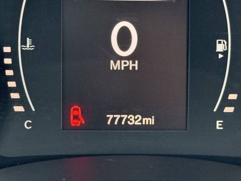 Used 2016 Jeep Renegade Latitude AWD/4WD image 32