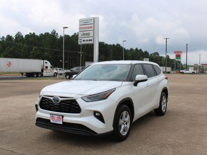 Used 2023 Toyota Highlander LE
