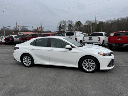 Used 2022 Toyota Camry LE image 25