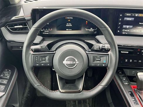 Used 2025 Nissan Kicks SR w/ SR Premium Package image 12