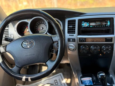 Used 2004 Toyota 4Runner Sport AWD/4WD image 18
