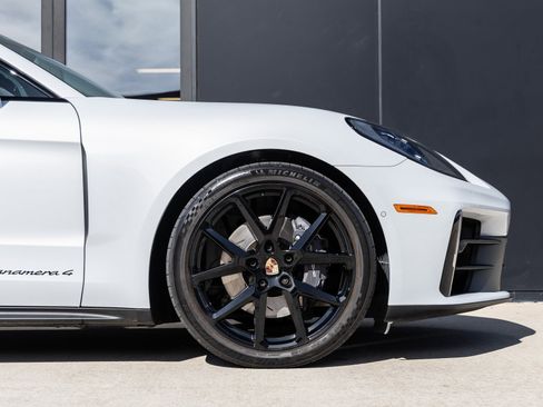 Used 2024 Porsche Panamera 4 image 21