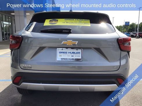 Used 2025 Chevrolet Trax LT FWD image 8