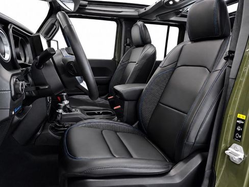 Used 2024 Jeep Wrangler High Altitude AWD/4WD image 18