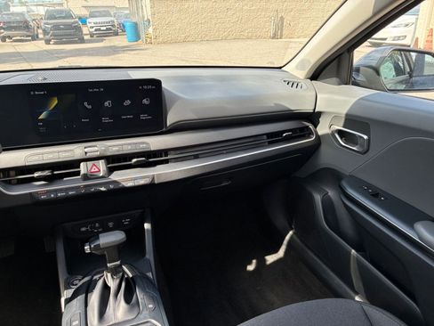 Used 2025 Kia K4 LXS image 35