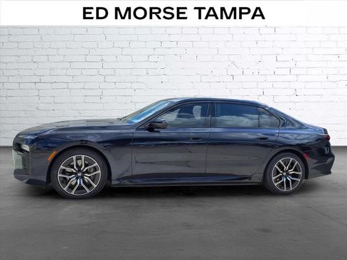Used 2023 BMW i7 xDrive60 w/ Executive Package 2 AWD/4WD image 2