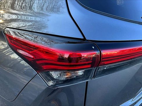 Used 2023 Toyota Highlander Platinum AWD/4WD image 27