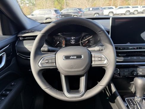 New 2026 Jeep Compass Latitude image 18