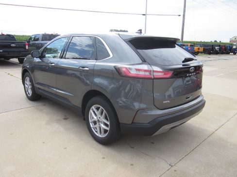Used 2024 Ford Edge SEL w/ Convenience Package AWD/4WD image 4
