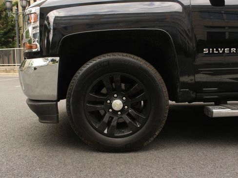 Used 2018 Chevrolet Silverado 1500 LT w/ All Star Edition AWD/4WD image 11