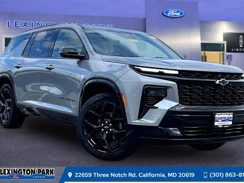 Used 2024 Chevrolet Traverse RS image 1