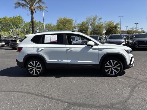 Used 2022 Volkswagen Taos SE FWD image 5