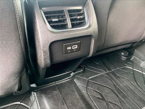 Used 2023 Chevrolet Blazer LT image 28