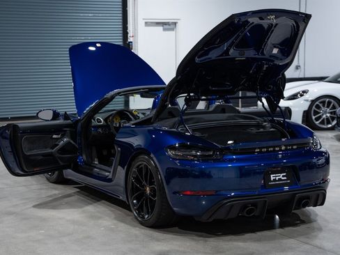 Used 2020 Porsche 718 Boxster Spyder RWD image 35