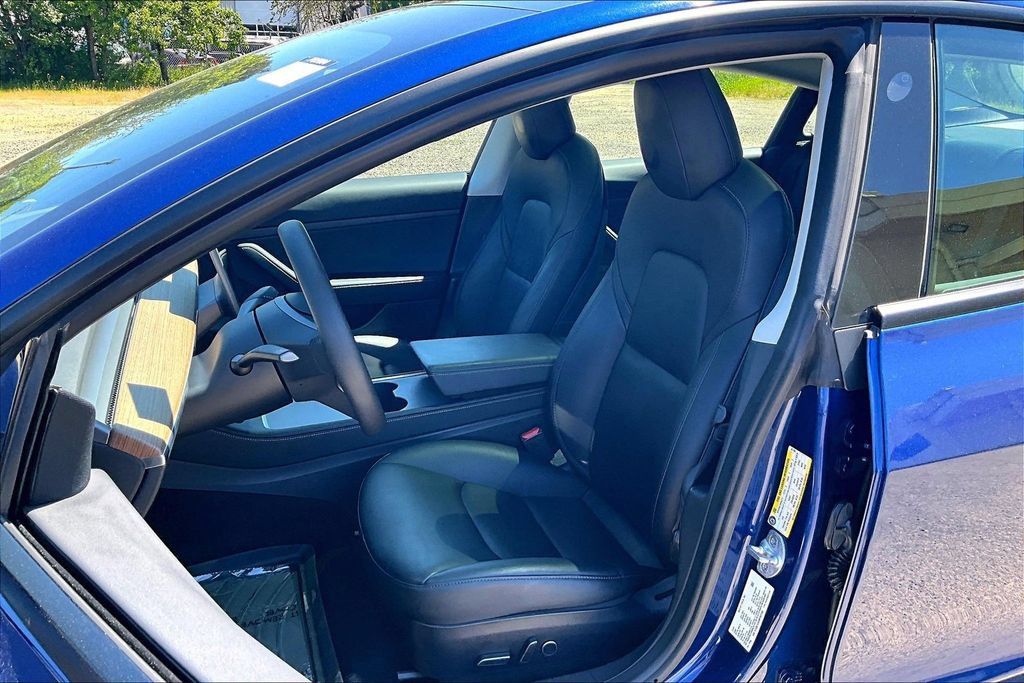 Used 2021 Tesla Model 3 Standard Range Plus RWD image 9