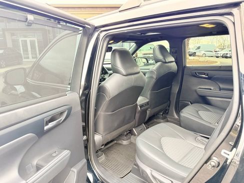 Used 2021 Toyota Highlander XSE image 22