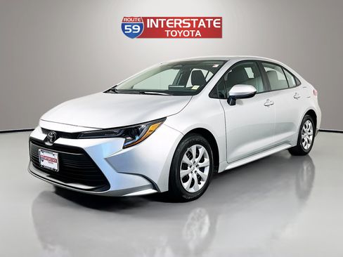 Certified 2025 Toyota Corolla LE FWD image 3