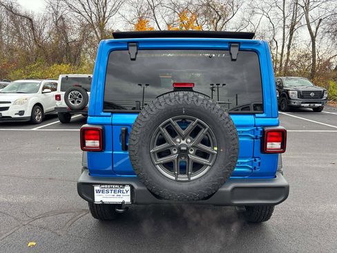 Used 2026 Jeep Wrangler Unlimited Sport AWD/4WD image 3