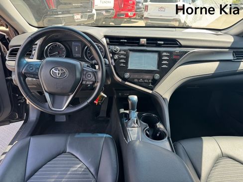 Used 2019 Toyota Camry SE FWD image 14