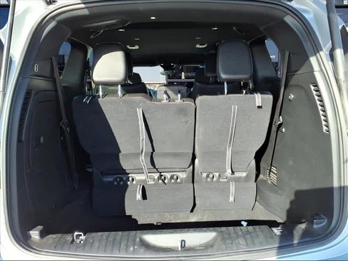 Used 2023 Chrysler Pacifica Touring-L w/ S Appearance Package image 5