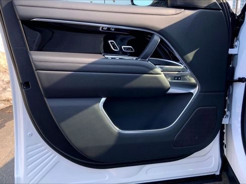 New 2026 Land Rover Range Rover SE image 10