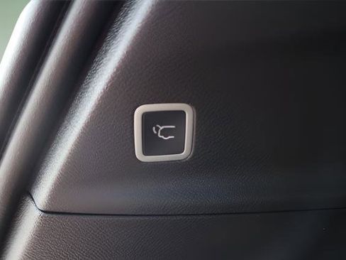 New 2027 Chrysler Pacifica Select FWD image 12