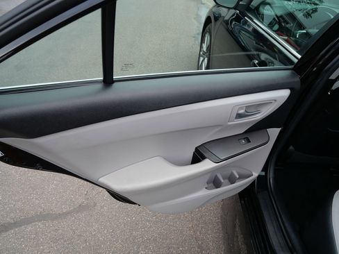 Used 2017 Toyota Camry SE FWD image 18