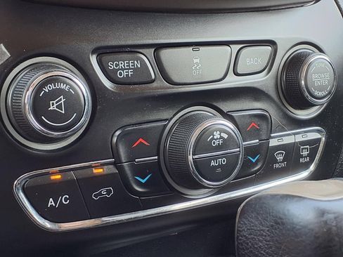 Used 2014 Jeep Cherokee Latitude w/ Comfort/Convenience Group FWD image 27