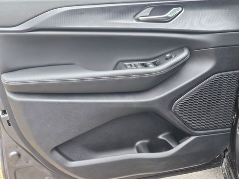 New 2025 Jeep Grand Cherokee Laredo image 16