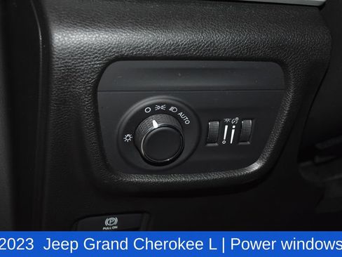 Used 2023 Jeep Grand Cherokee L Laredo AWD/4WD image 9