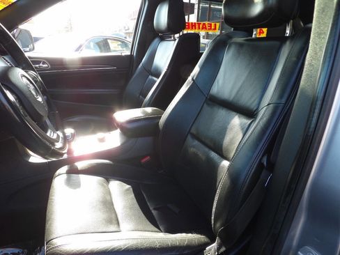 Used 2015 Jeep Grand Cherokee Limited w/ Luxury Group II image 9