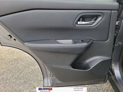 Used 2025 Nissan Rogue SV image 11