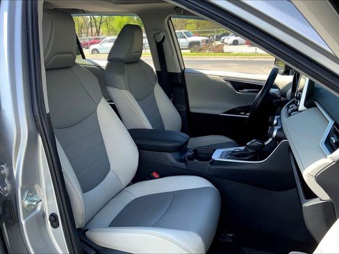 Used 2020 Toyota RAV4 Limited w/ All Weather Liner Package AWD/4WD image 7