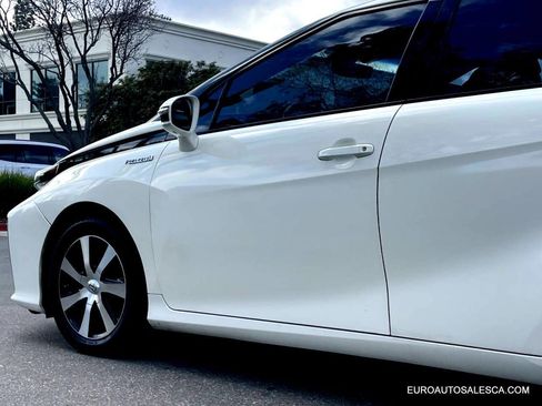 Used 2018 Toyota Mirai image 10