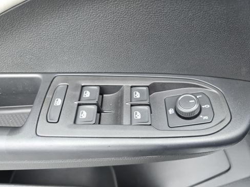 New 2026 Volkswagen Taos SE FWD image 26