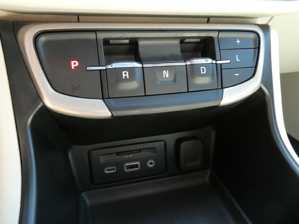 Certified 2024 GMC Terrain Denali w/ Denali Premium Package AWD/4WD image 32