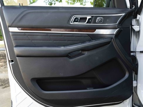 Used 2018 Ford Explorer Platinum AWD/4WD image 36