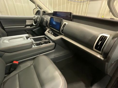 Used 2025 Ford Expedition Max Active AWD/4WD image 16