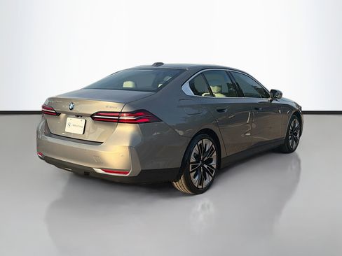 New 2026 BMW 530i w/ Convenience Package image 3