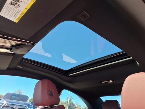 Used 2025 BMW 230i Coupe w/ Premium Package image 6