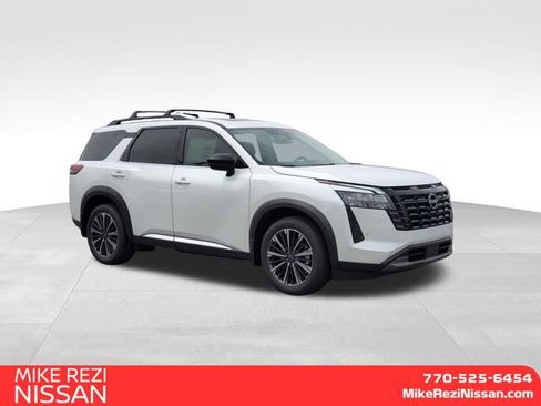 New 2026 Nissan Pathfinder Platinum FWD image 1