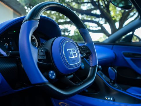 Used 2020 Bugatti Chiron image 28