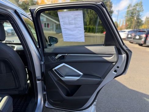 Used 2019 Audi Q3 2.0T Premium image 25
