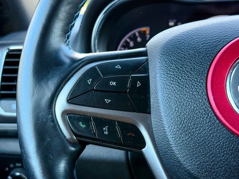 Used 2019 Jeep Grand Cherokee Laredo image 38