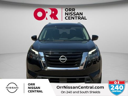 Used 2025 Nissan Pathfinder SL FWD image 2