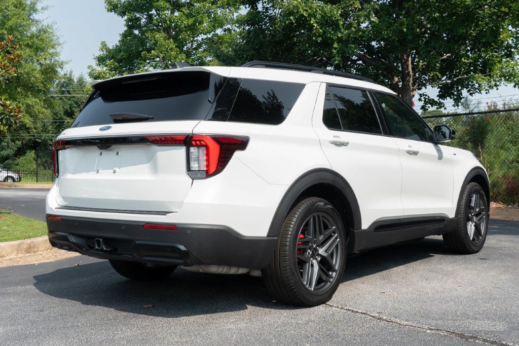 Used 2025 Ford Explorer ST-Line w/ Premium Package RWD image 9