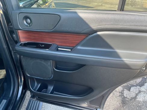 Used 2023 Lincoln Navigator Reserve image 22